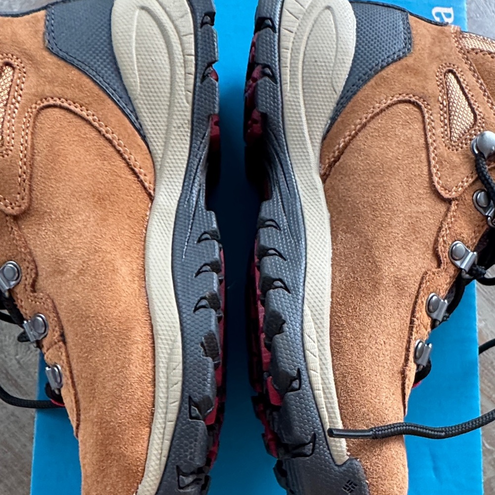 Columbia Women's Waterproof Boots - Picture 16 of 16